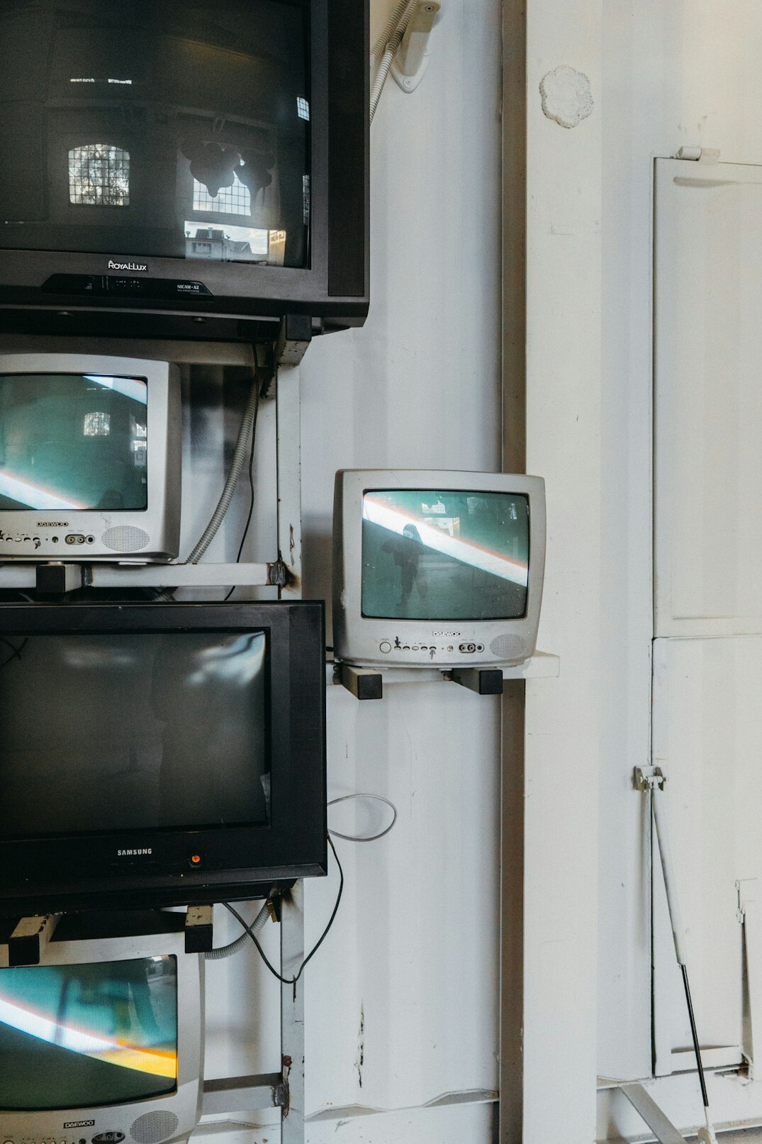 actors on tv set